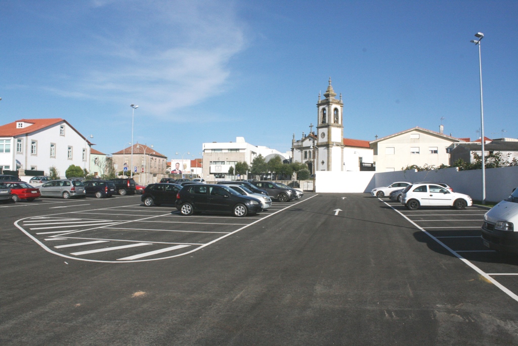 Parque de Estacionamento junto à Igreja de Aver-o-Mar está Concluído