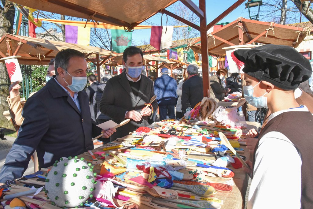 Feira dos Vinte Mantém Tradição na Praça de São João