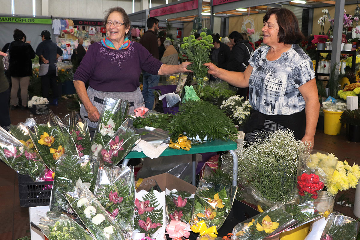 Poveiros Preservam a Tradição do Mercado Aberto de Flores