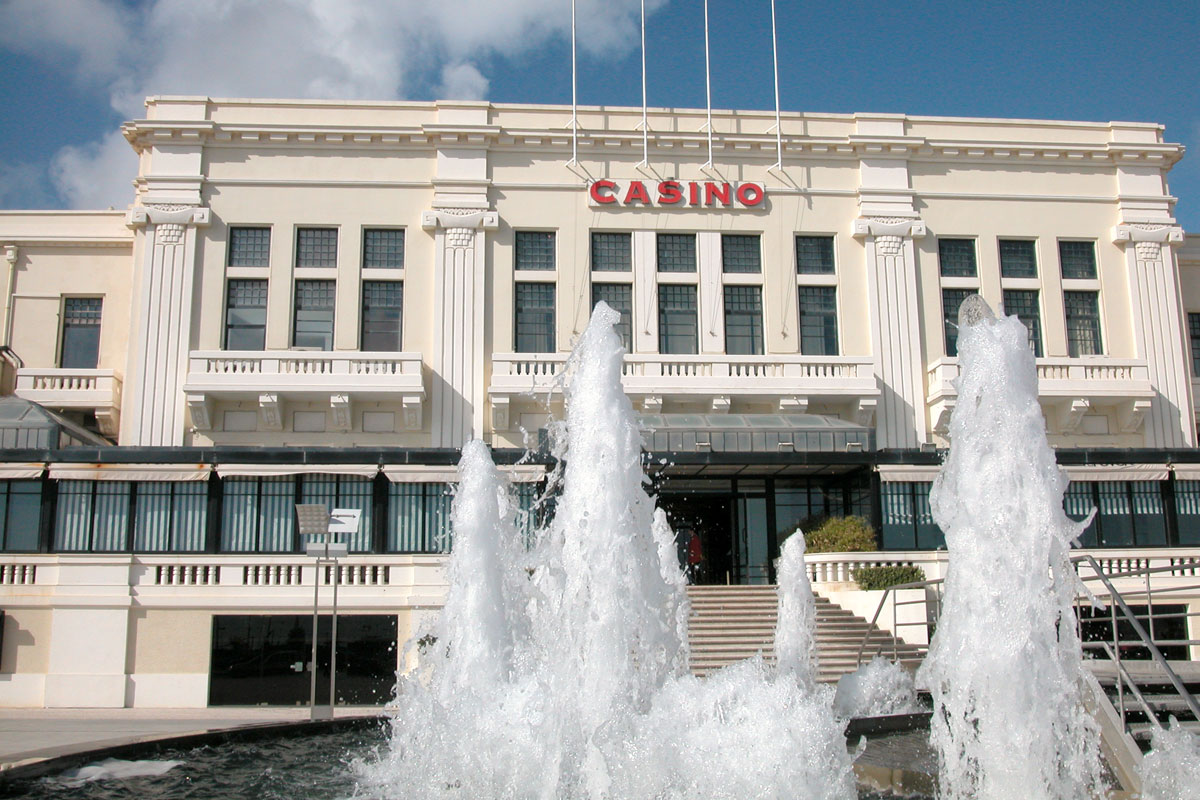 Casino de Portas Fechadas e Funcionários em Lay-off