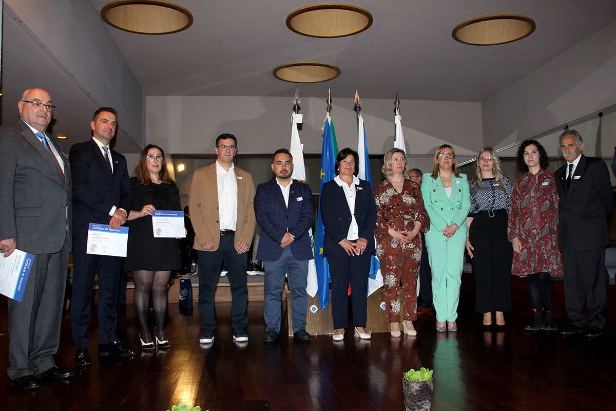 Lions Clube da Póvoa distingue alunos com maiores médias das secundárias do  concelho (fotos) - MAIS/Semanário