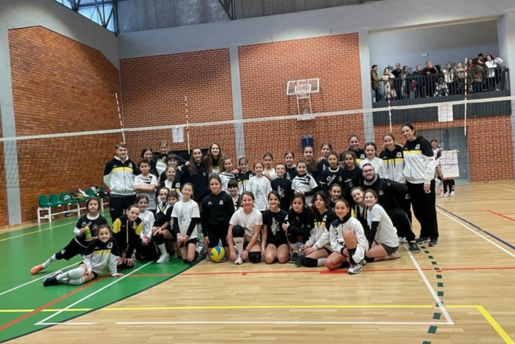 Minivoleibol do Ginásio Vilacondense Vence Torneio de Natal