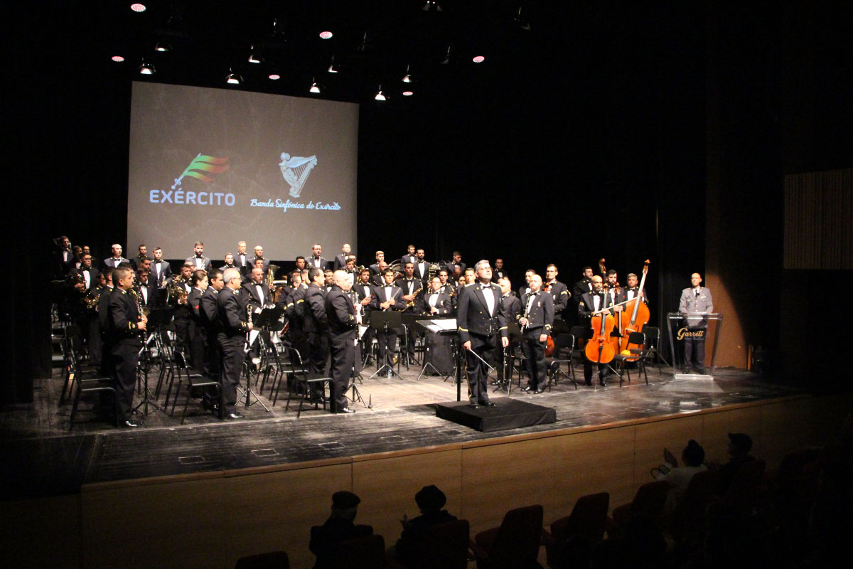 Banda Sinfônica do Exército faz concerto em homenagem ao Dia do Soldado