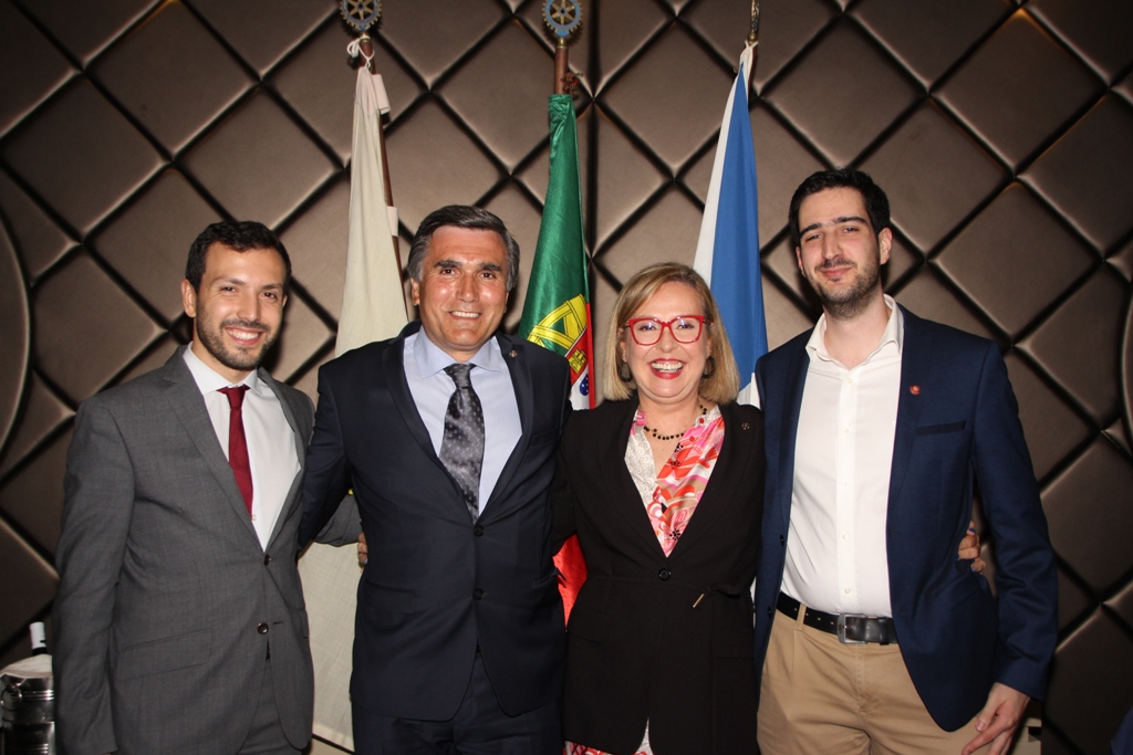 Rotary e Rotaract Clube Realizaram Transmissão de Tarefas