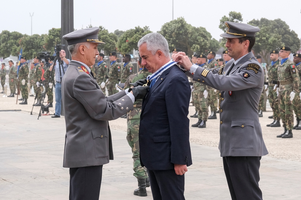 Aires Pereira Condecorado pelo Exército com a Medalha D. Afonso Henriques