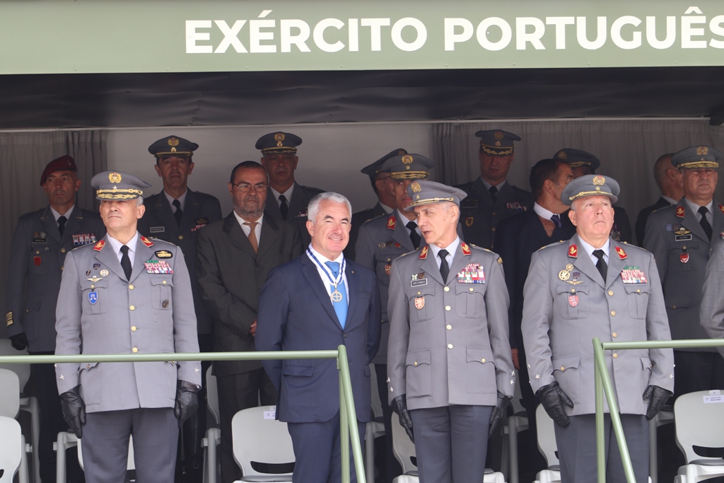 Aires Pereira Condecorado pelo Exército com a Medalha D. Afonso Henriques