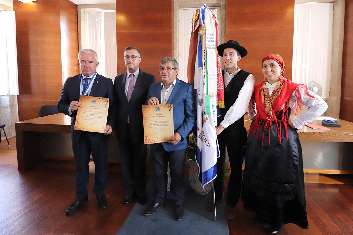 Rates Atribui Medalha de Ouro a Aires Pereira e ao Rancho Folclórico