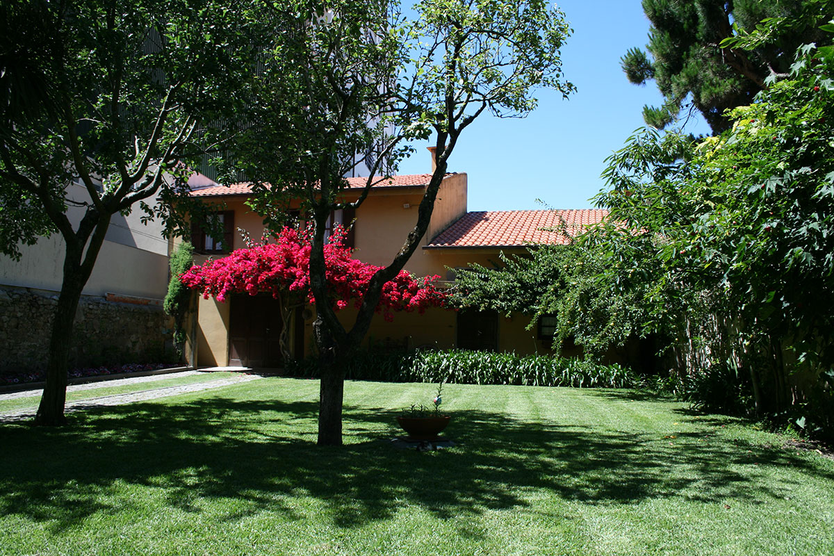 Biblioteca de Jardim na Casa Manuel Lopes