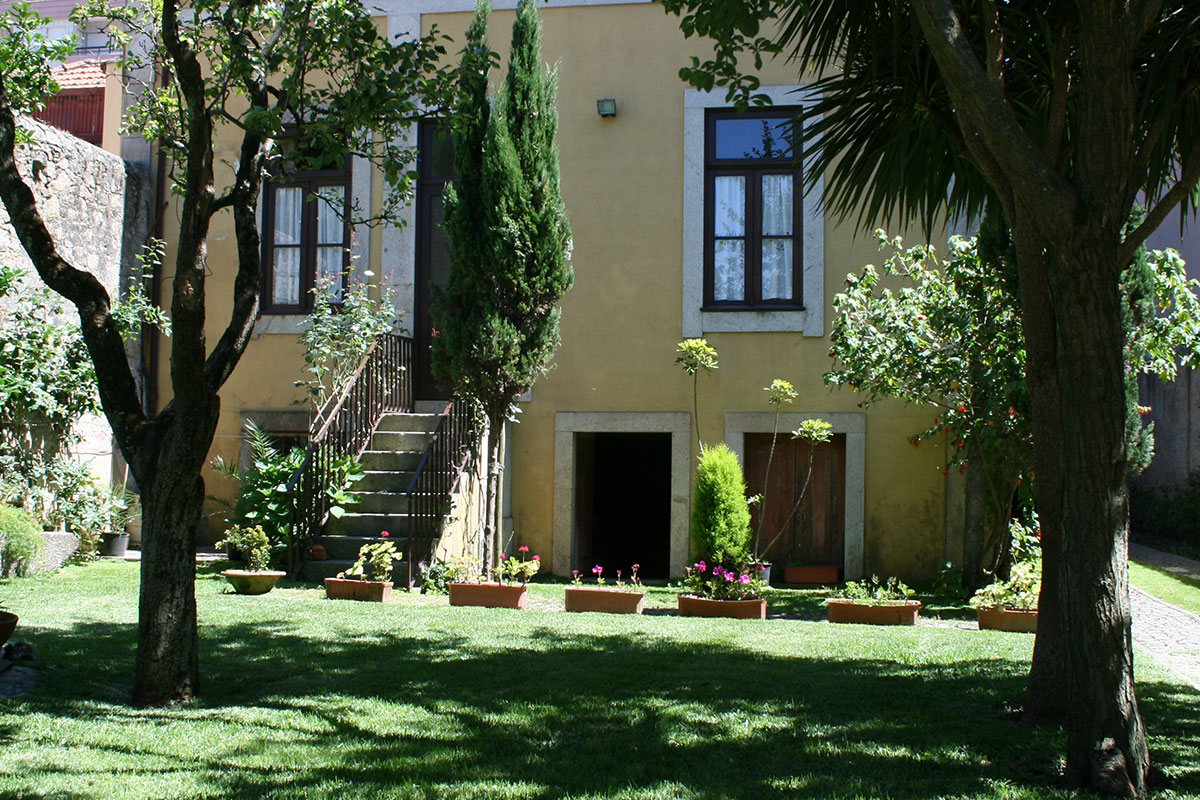 Biblioteca de Jardim na Casa Manuel Lopes