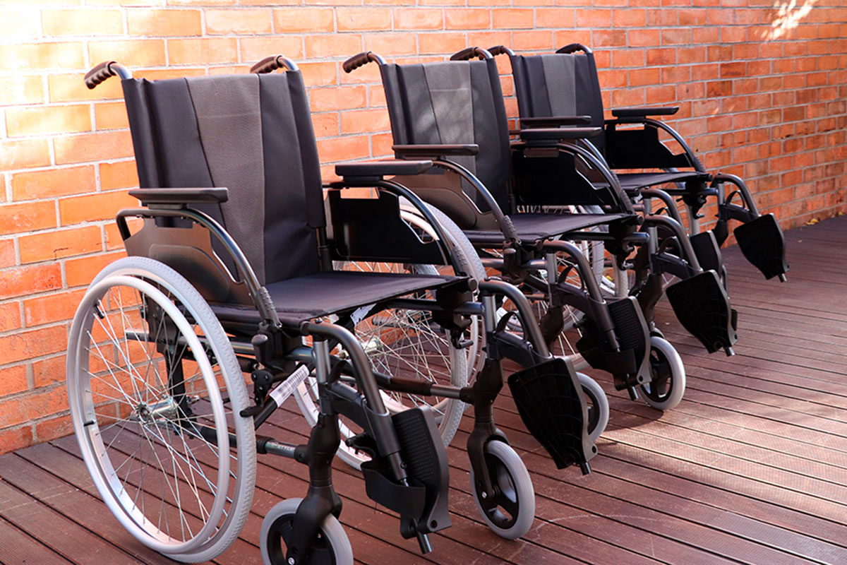 MAPADI Recebe três Cadeiras de Rodas do Lions Clube