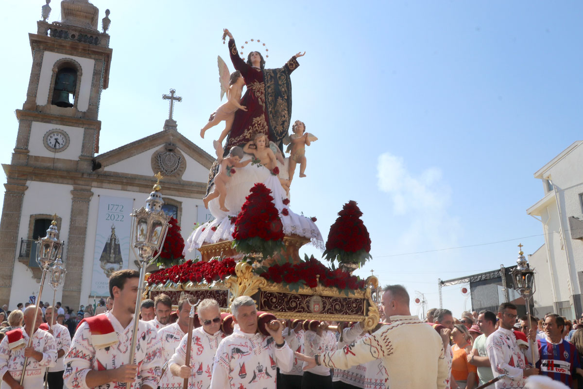 A Padroeira da Colmeia Piscatória Saiu à Rua