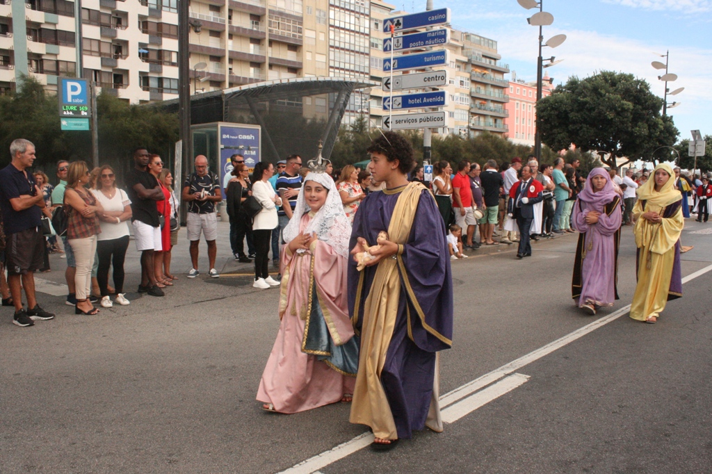 São José Saiu à Rua com o Deus Menino