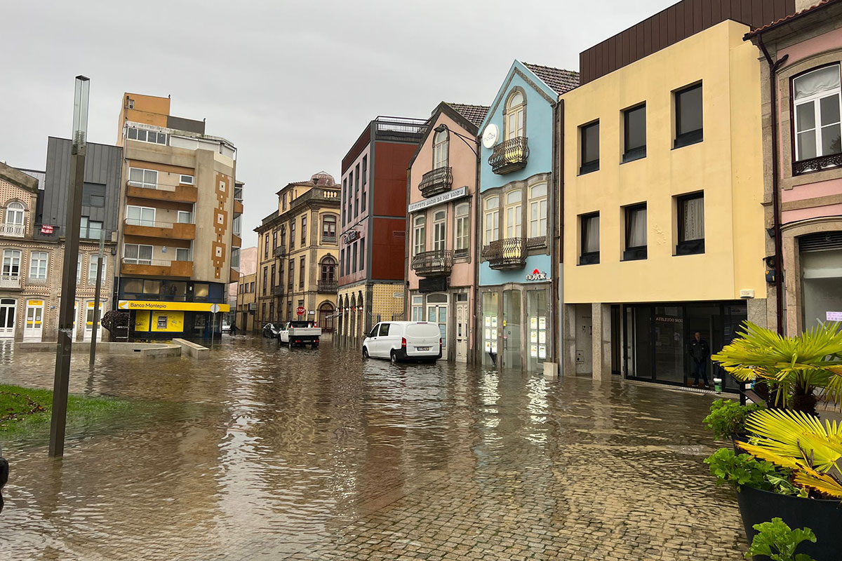 As Chuvas Inundam as Ruas de Rios