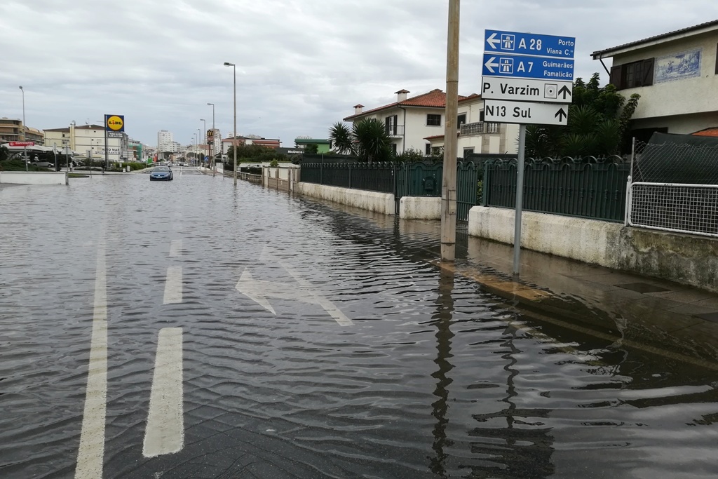 As Chuvas Inundam as Ruas de Rios