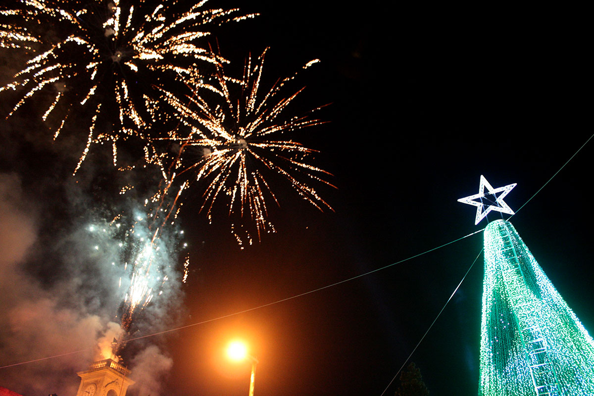 A Noite Ofereceu Até ao Natal Muita Luz e Cor