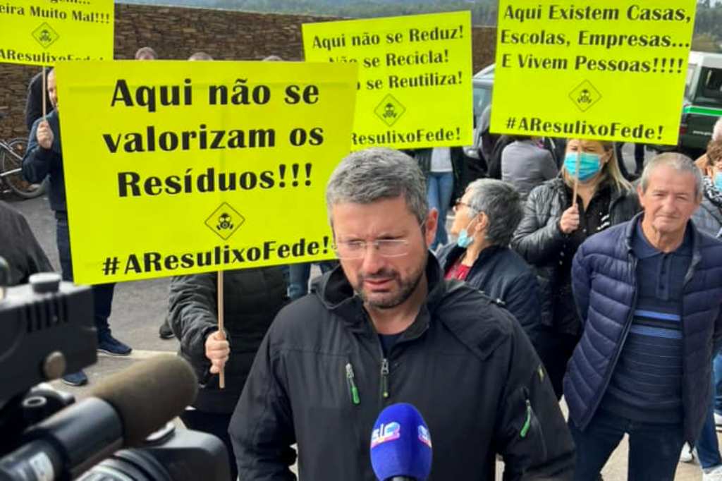 Contra os Maus Cheiros do Aterro a União Faz a Manifestação