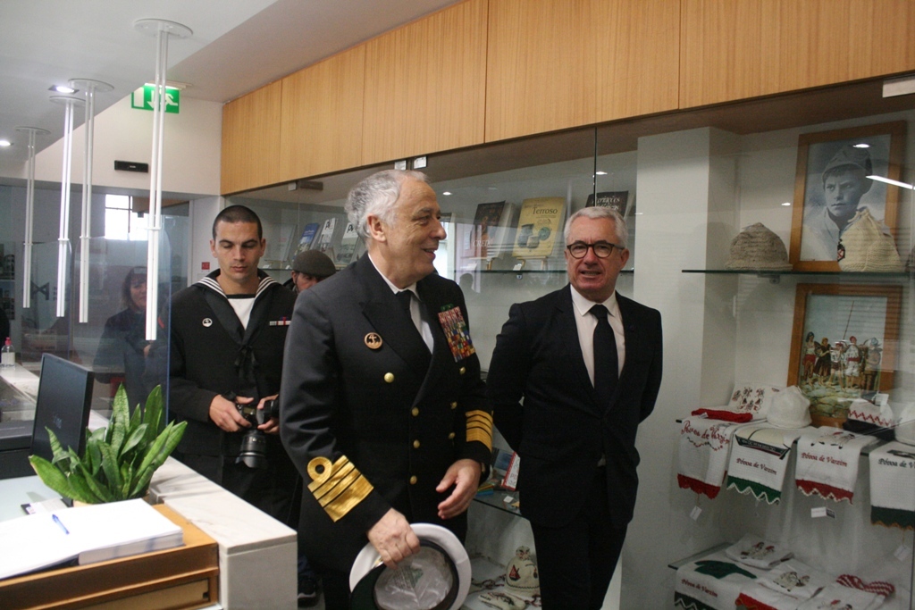 Acto de Doação do Uniforme de Silva Ribeiro ao Município