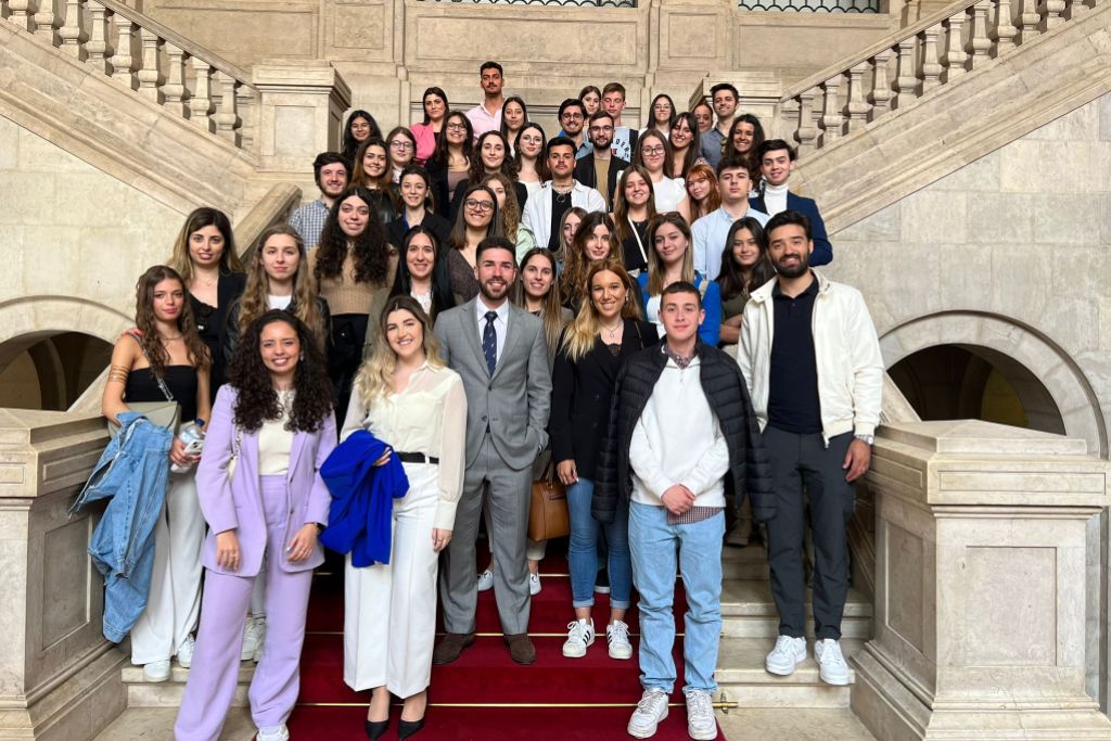 Jovens Socialistas Visitam a Assembleia da República