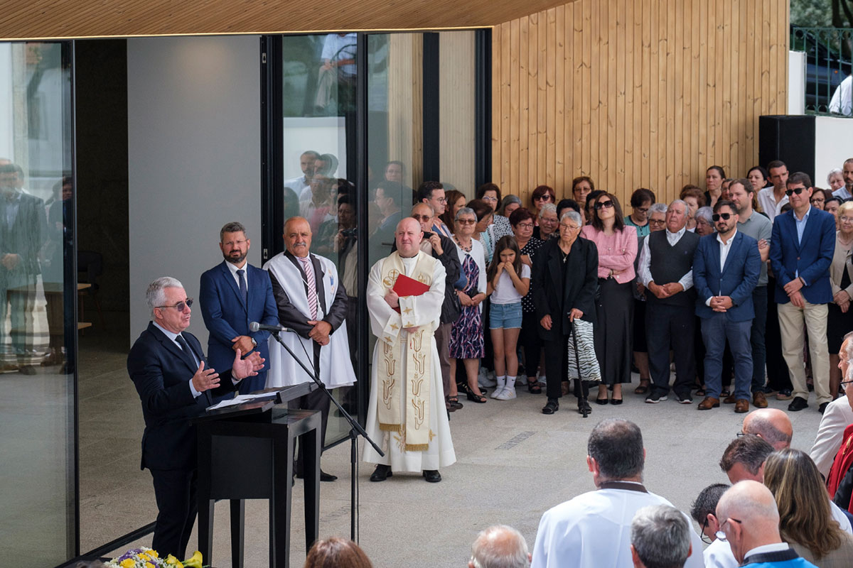 Igreja da Senhora da Saúde com novo Adro e Casa Mortuária