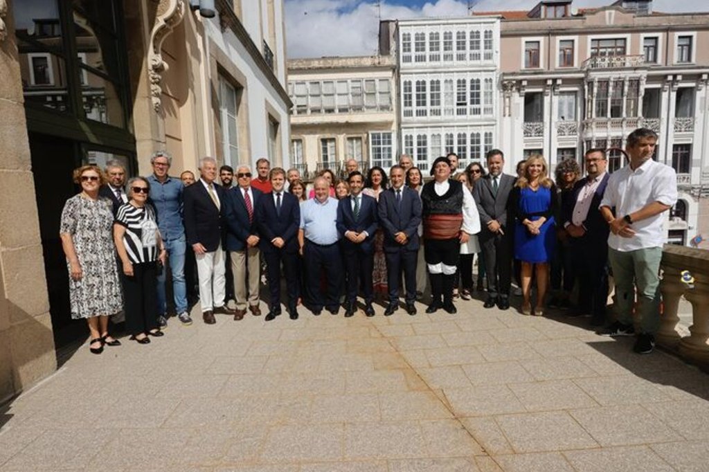Título de Alcalde Honorário do Ferrol Entregue a Vítor Costa
