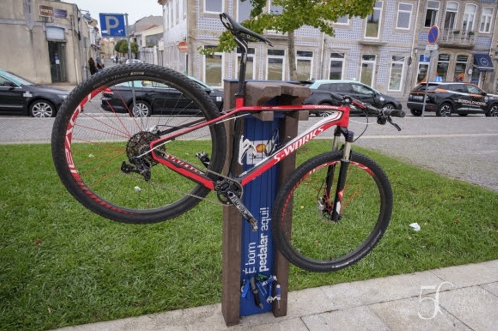 Estações de Reparação de Bicicletas sem Custos