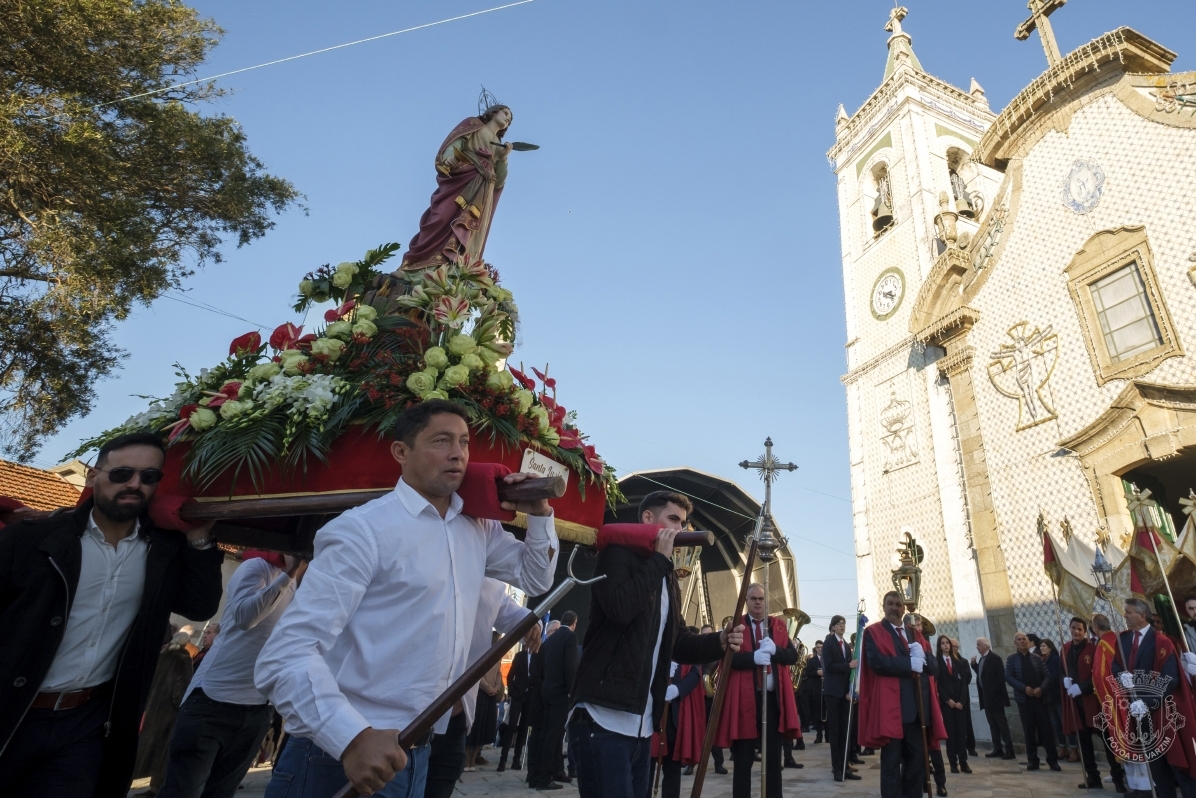 Navais Saiu à Rua Para Ver a Santa Luzia