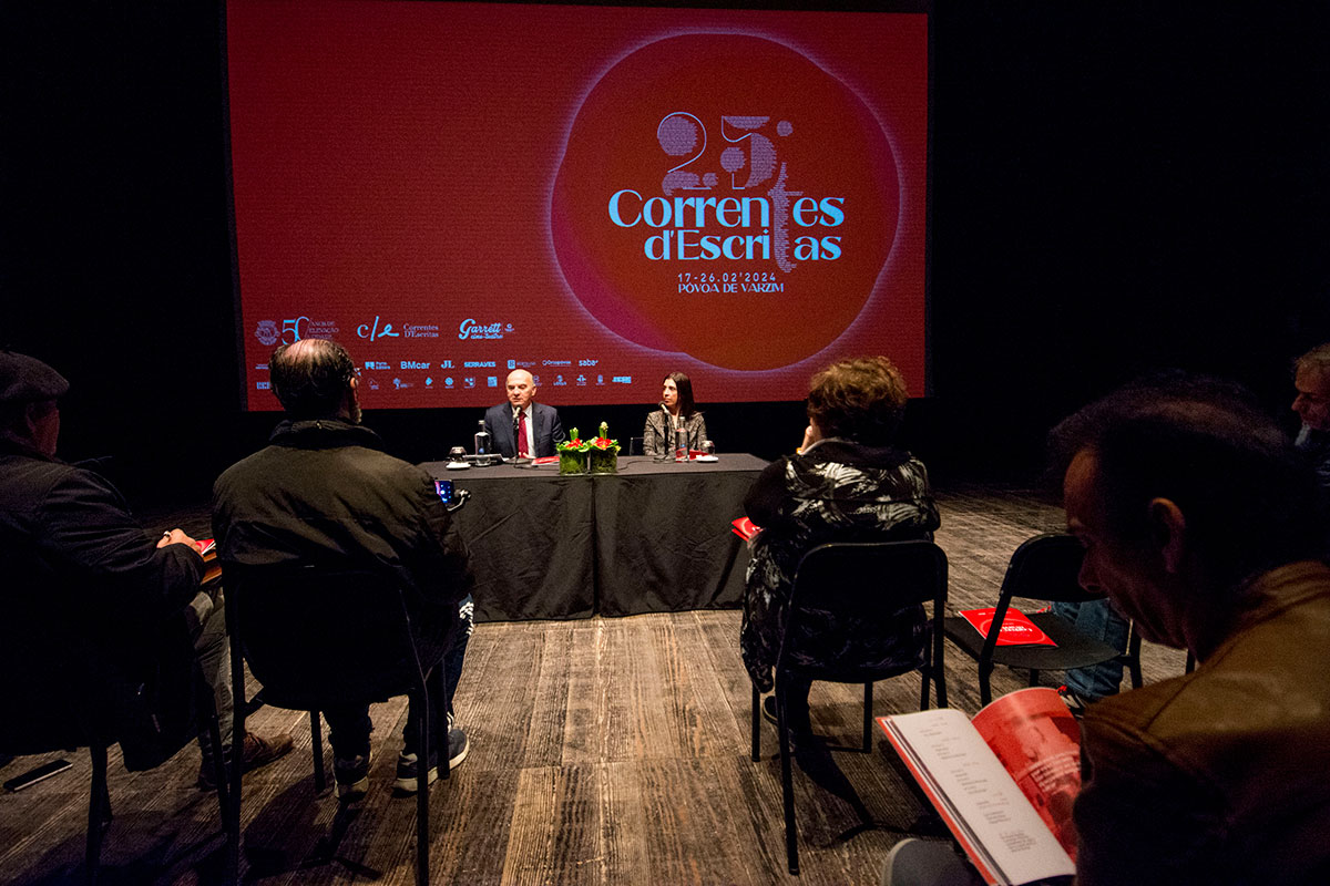 Correntes d’Escritas Celebram à Mesa a Liberdade de Abril