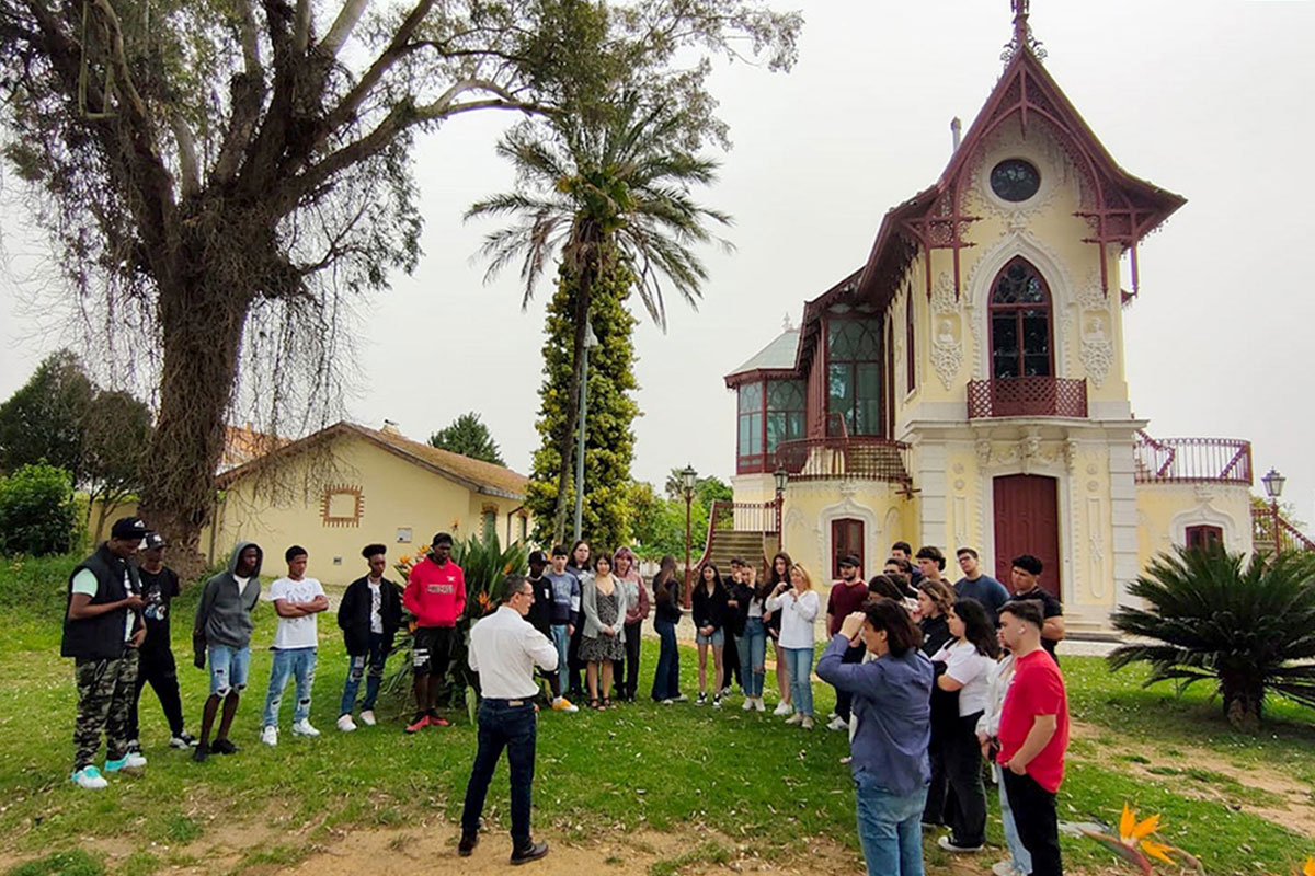 Alunos de Fotografia visitam Casa-Estúdio Carlos Relvas