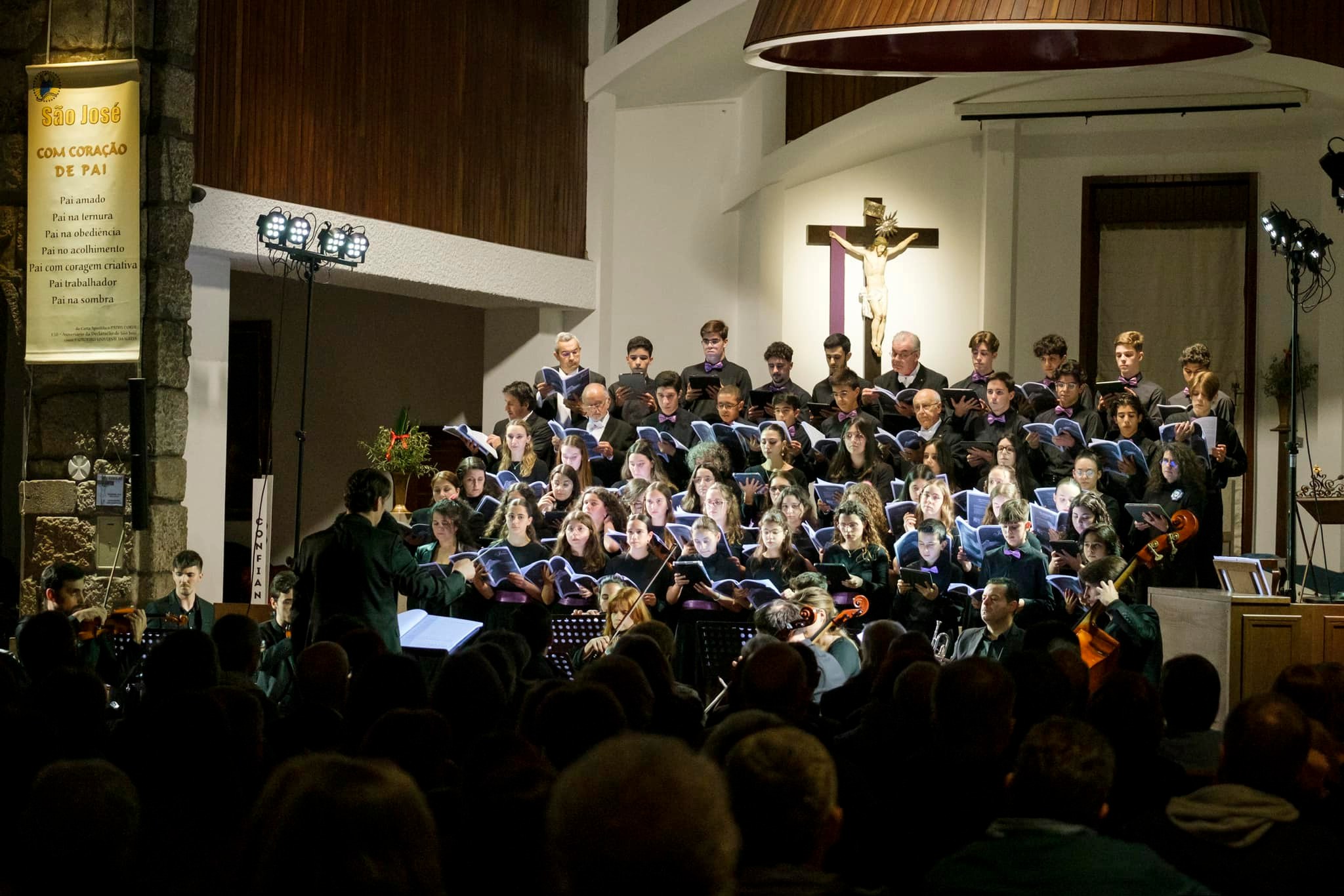 No Concerto de Páscoa a Escola deu Música pela Paz