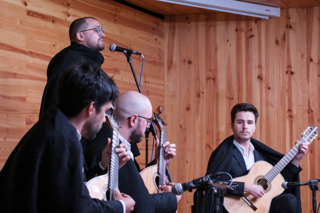 "Abril nas cordas de uma guitarra" de Coimbra