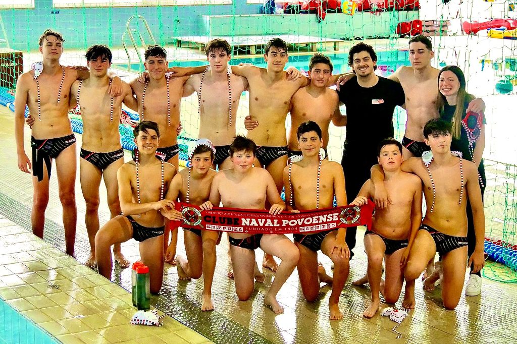 Formação de Pólo Aquático do Clube Naval em Grande