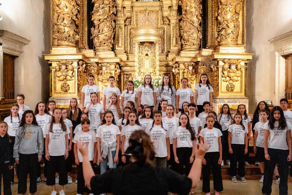 Coro de Pequenos Cantores de Esposende emociona peregrinos
