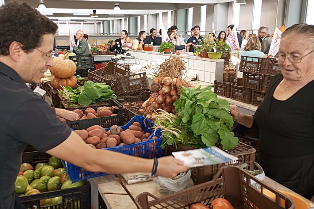 CDU contactou Comerciantes no Mercado Municipal