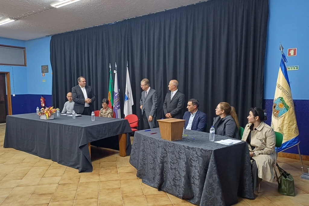 Alberto Silva Toma Posse em Navais por Unanimidade