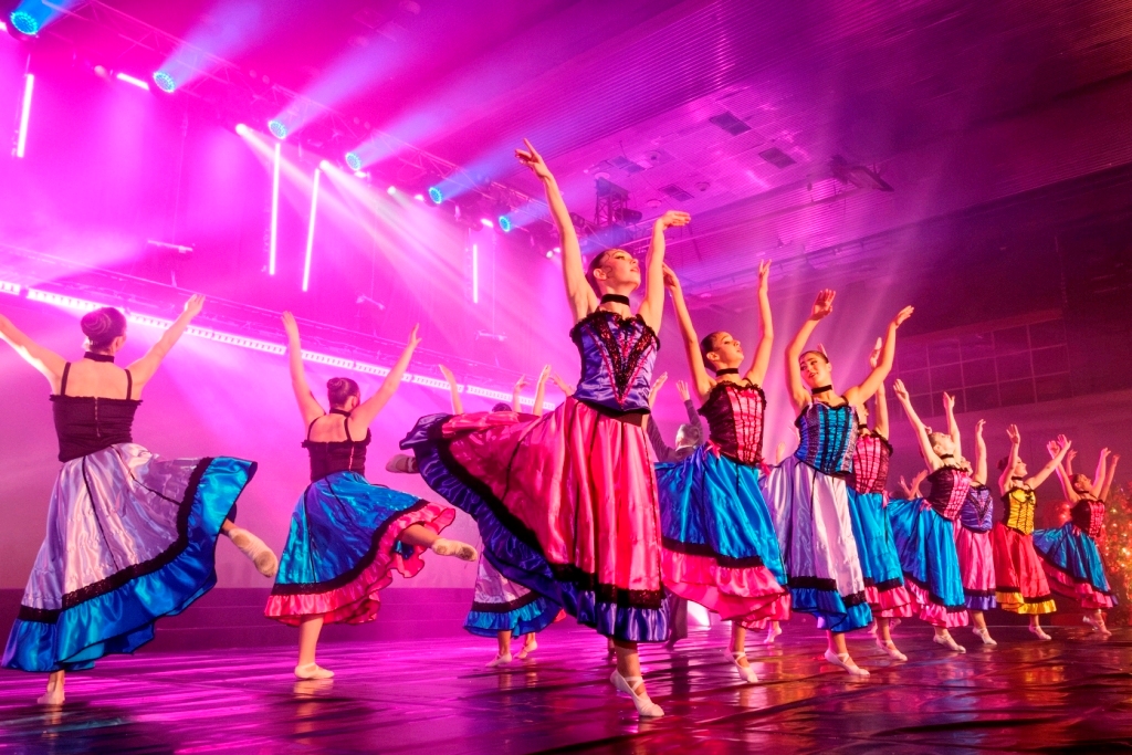 “Welcome to the Moulin Rouge” na arte da AM Dance Studio