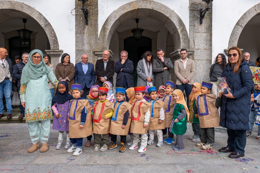 Desfile de Carnaval Fantasia Ambiente junta quase mil figurantes