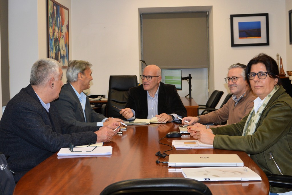 Expansão da Rede de Saneamento Discutida em Reunião