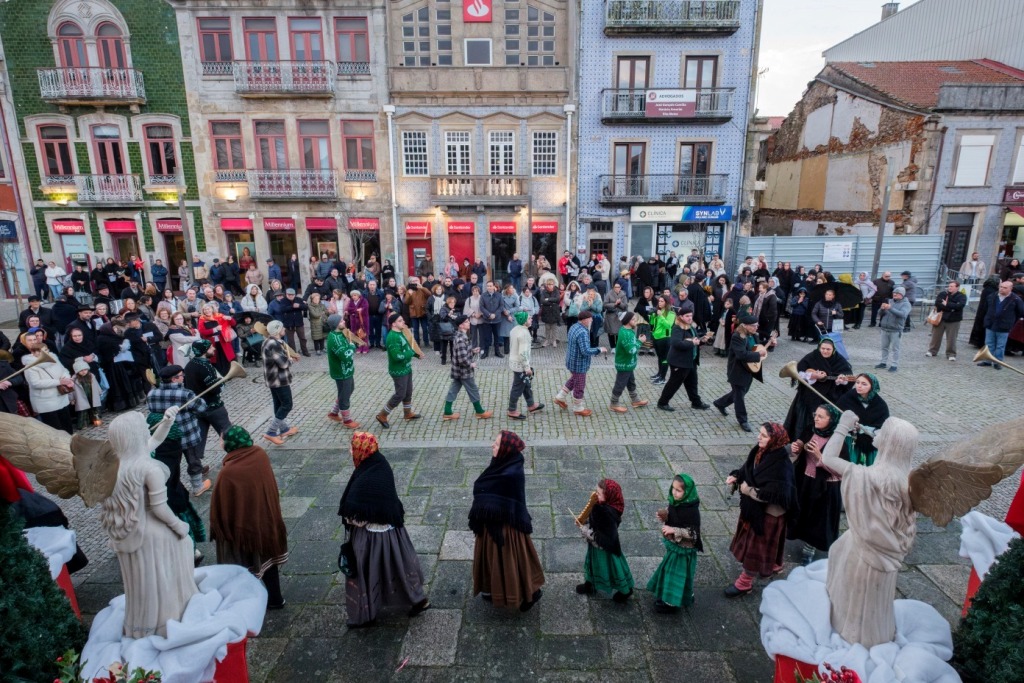 As Associações ‘subiram’ ao Coreto para cantar as Janeiras