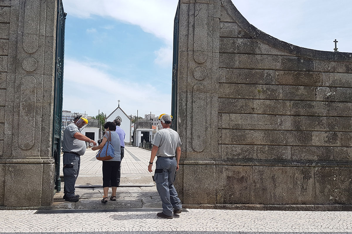 Cemitérios Abandonam Quarentena