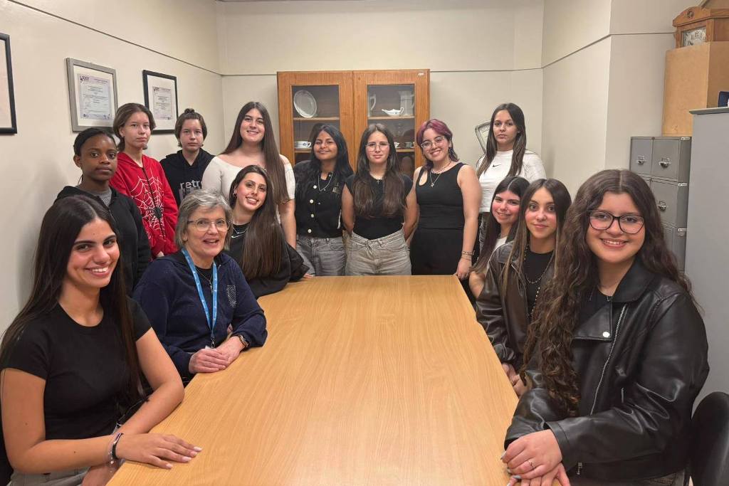 Alunas da Rocha Peixoto fazem Visita na Orbita da Saúde