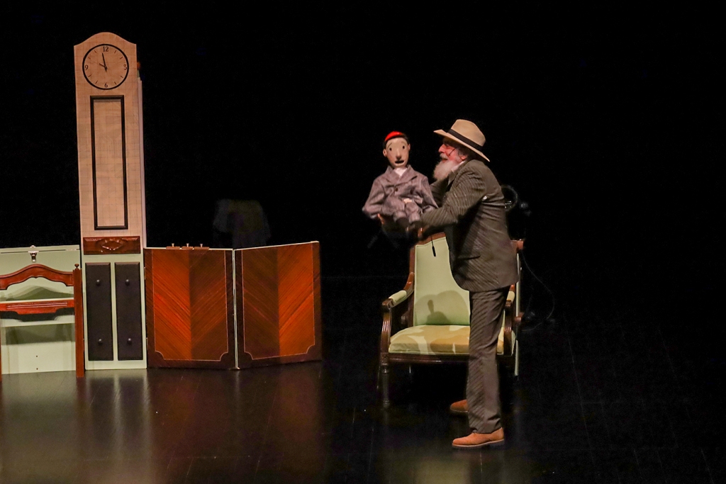 “O avô tem uma borracha na cabeça” ou os dias diminuídos