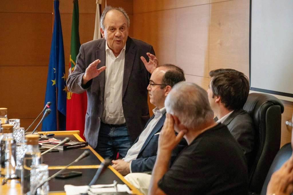 Livro Portugal: da Ditadura à Democracia