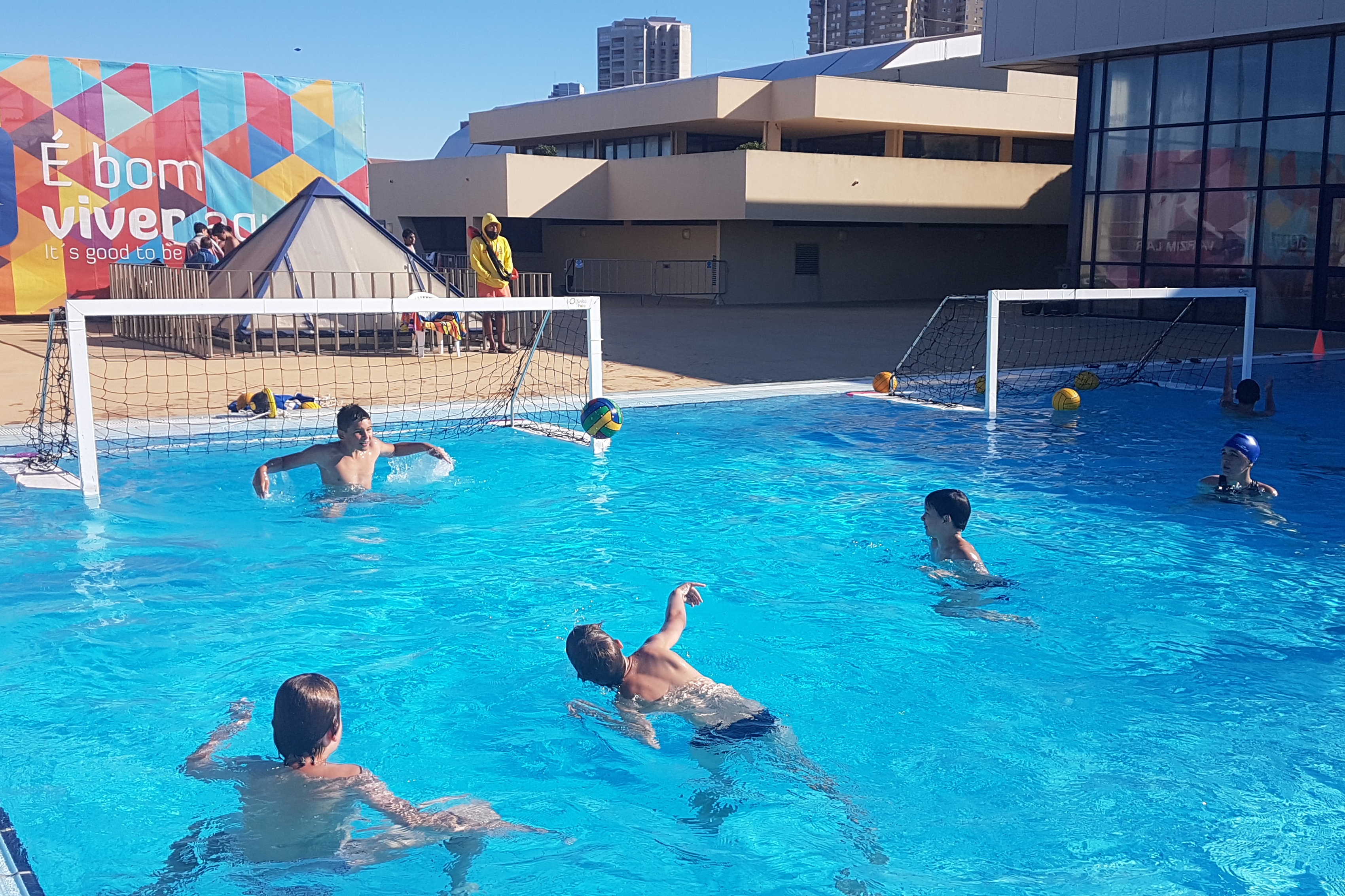 Polo Aquático do Clube Naval Povoense à Procura da Melhor Forma