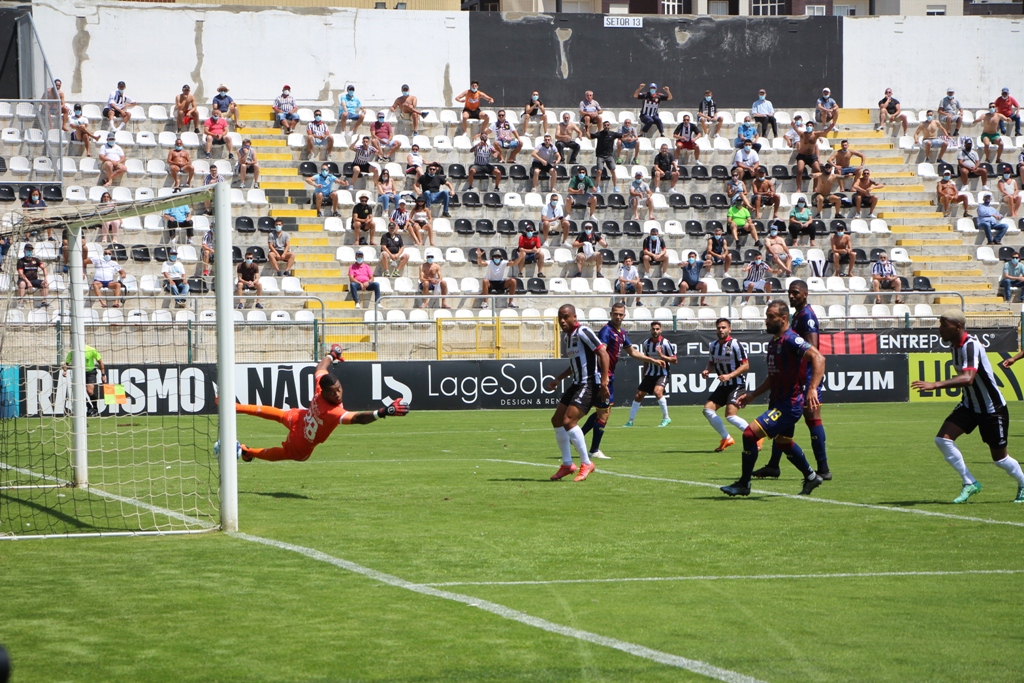 Um Empate Prometedor no Pontapé de Saída